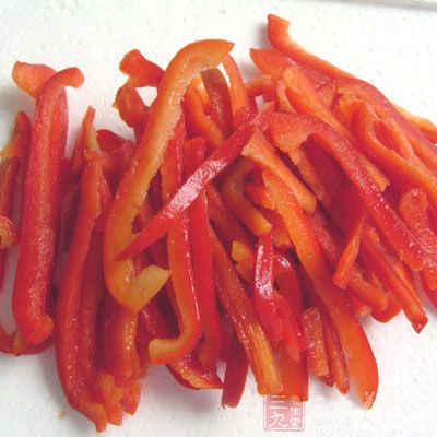 取出撒上紅椒絲即可