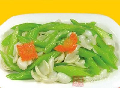 西芹炒銀耳