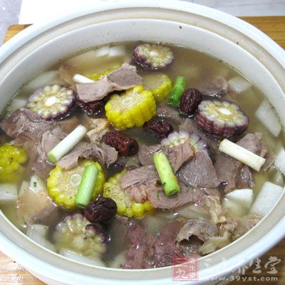 煮好的牛肉湯加切塊的山藥,鹽燒開即可 煮好的牛肉湯加切塊的山藥,鹽燒開即可