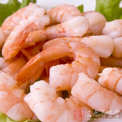 用料:大蝦肉50克,新鮮蒜苗200克,植物油、醬油、料酒、團粉、精鹽、味精各適量 用料:大蝦肉50克,新鮮蒜苗200克,植物油、醬油、料酒、團粉、精鹽、味精各適量