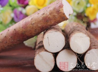 輔料：山藥250克，芹菜25克
