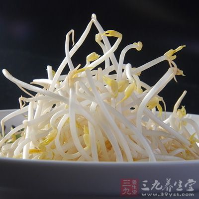 豆芽、扁豆(切絲)、黃豆、青豆什麼的開水過一下斷生,泡冷水即可 豆芽、扁豆(切絲)、黃豆、青豆什麼的開水過一下斷生,泡冷水即可