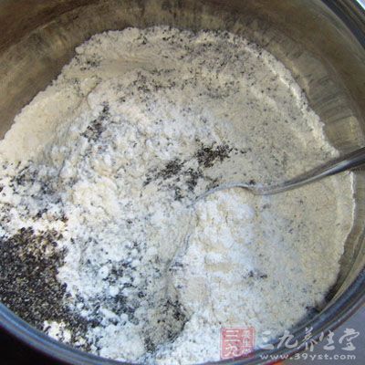 將花生芝麻粉用烤箱稍烤一下增香 將花生芝麻粉用烤箱稍烤一下增香