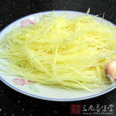 土豆洗淨去皮切擦絲 土豆洗淨去皮切擦絲