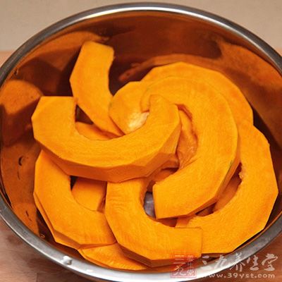 南瓜性溫,胃熱熾盛者、氣滯中滿者、濕熱氣滯者少吃 南瓜性溫,胃熱熾盛者、氣滯中滿者、濕熱氣滯者少吃
