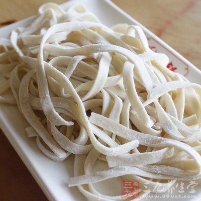 材料：面條250g