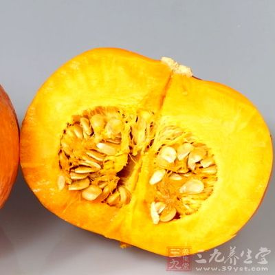將南瓜肚對著鋪好的食材蓋下去,切去超過海螺盤的部分,這個南瓜用長方形的盤最好 將南瓜肚對著鋪好的食材蓋下去,切去超過海螺盤的部分,這個南瓜用長方形的盤最好