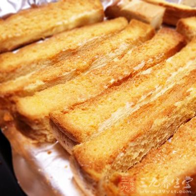 在面包片上塗抹楓糖,我自己吃的話,會首選楓糖 在面包片上塗抹楓糖,我自己吃的話,會首選楓糖