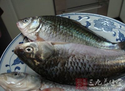 先把鯉魚清理好 先把鯉魚清理好