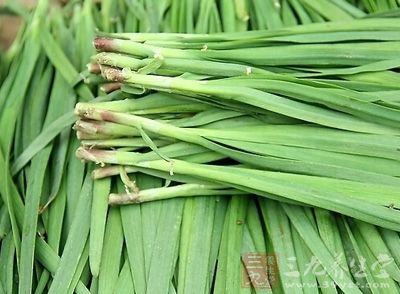 韭菜因營養豐富,又有溫補肝腎,助陽固精作用,故在藥典上有“起陽草”之稱 韭菜因營養豐富,又有溫補肝腎,助陽固精作用,故在藥典上有“起陽草”之稱