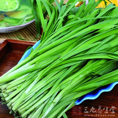 韭菜含有揮發性精油及硫化物等特殊成分,散發出一種獨特的辛香氣味 韭菜含有揮發性精油及硫化物等特殊成分,散發出一種獨特的辛香氣味