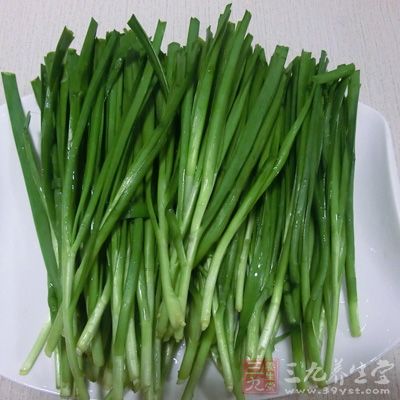 韭菜根味辛,性溫;入肝、胃、腎經 韭菜根味辛,性溫;入肝、胃、腎經