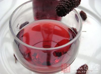 桑葚酒是水果酒之中的極品，具有滋補、養身及補血之功效