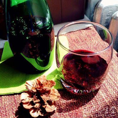 桑椹酒中的脂肪酸具有分解脂肪、降低血脂