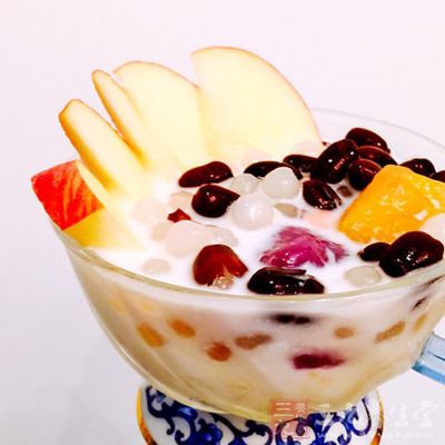 香蕉和漿果、酸奶