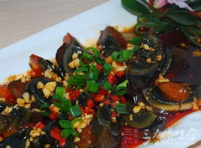 紅油酸辣松花蛋 紅油酸辣松花蛋