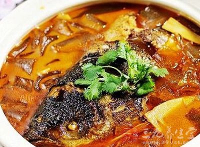 鯉魚一條,去鱗、去內髒清洗干淨 鯉魚一條,去鱗、去內髒清洗干淨