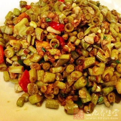 醬清少許做法將阿婆酸豆角反復笊水淘淨鹽水控干 醬清少許做法將阿婆酸豆角反復笊水淘淨鹽水控干