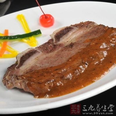 撒一些黑胡椒和鹽再煎2分鐘 撒一些黑胡椒和鹽再煎2分鐘