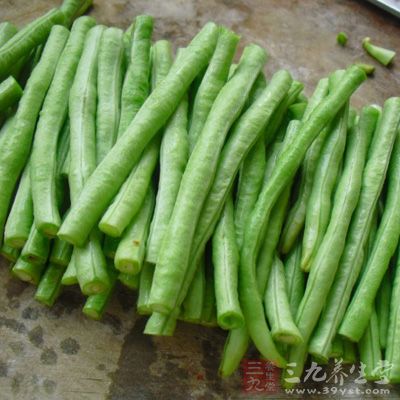豆角洗淨摘掉老筋切成長段