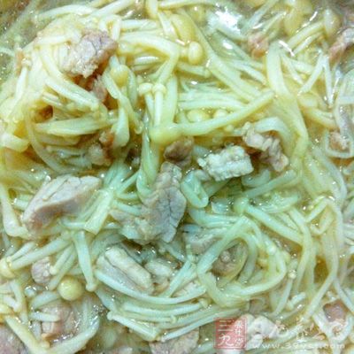 芹菜、紅蘿卜洗淨切好