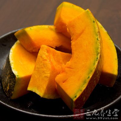 步驟將南瓜洗淨，去掉皮和瓤後切成塊
