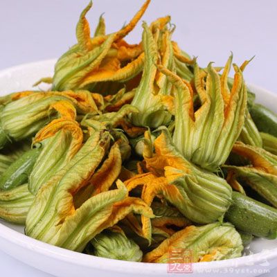 小貼士：雞蛋和南瓜花主材如果都是農民地裡養的和種的味道十分鮮美，只要加一點鹽就行了