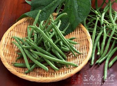 主料:豇豆300g、裡脊肉200g、蒜4瓣、姜粉1茶匙 主料:豇豆300g、裡脊肉200g、蒜4瓣、姜粉1茶匙