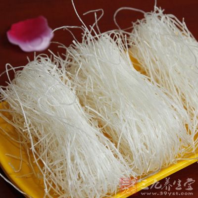 粉絲洗淨，不必泡軟