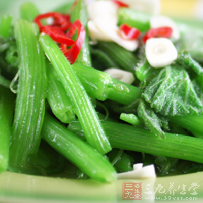 清炒南瓜頭材料：南瓜苗頭，蒜泥