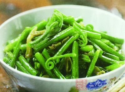 南瓜頭炒搾菜材料：南瓜頭，搾菜 