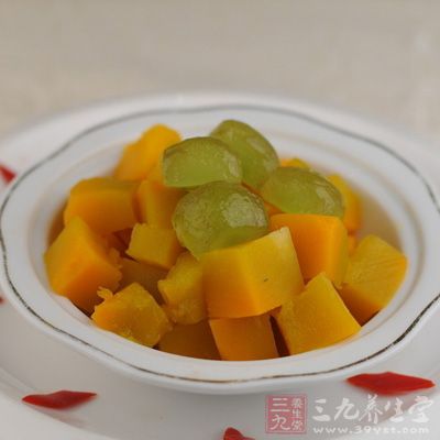 南瓜去皮洗淨切片備用 南瓜去皮洗淨切片備用