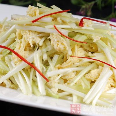 韭黃炒雞蛋材料：韭黃、雞蛋、食鹽、雞粉、植物油