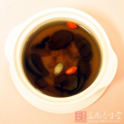 豬腰炖杜仲有滋補肝腎，強壯筋骨之功效