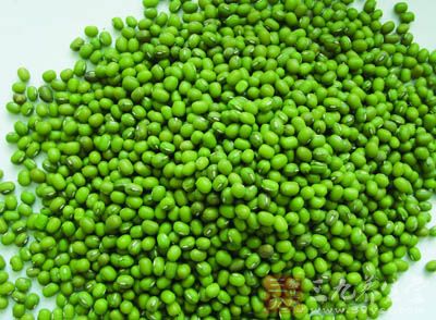 將綠豆洗淨