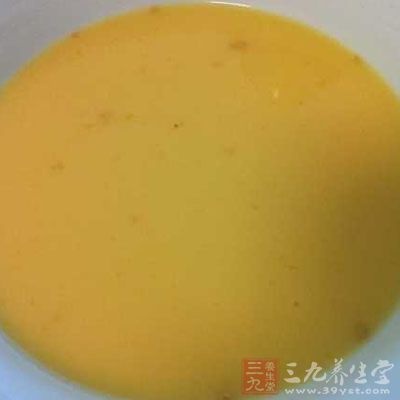 過濾後的蛋液很細膩,幾乎沒有氣泡 過濾後的蛋液很細膩,幾乎沒有氣泡