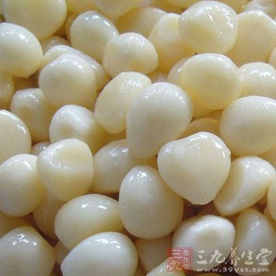 蒜去皮洗淨剁成蒜米