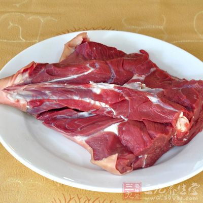 新鮮的羊肉(後腿) 200克