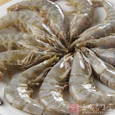 制作香辣蝦選料是關鍵,蝦必須新鮮,可用活明蝦或基圍蝦,也可以選用冰鮮明蝦 制作香辣蝦選料是關鍵,蝦必須新鮮,可用活明蝦或基圍蝦,也可以選用冰鮮明蝦