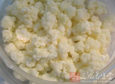 雪蓮菌又稱天山雪蓮菌，中文學名西藏靈菇
