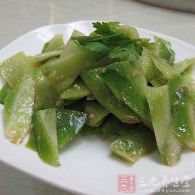 加入蒜茸,雞精,白糖,鹽和香油,攪拌均勻即可 加入蒜茸,雞精,白糖,鹽和香油,攪拌均勻即可