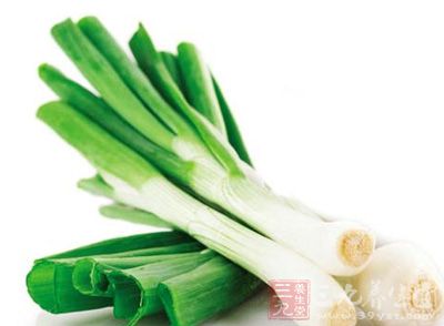 大蔥是我們日常生活中最為最常見的香料調味品，大蔥也可以最為蔬菜食用