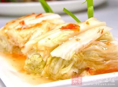 材料：娃娃菜、粉絲、蒜蓉、紅椒、海鮮醬油、鹽