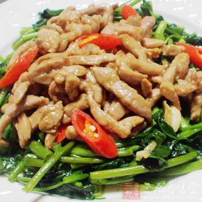 放入空心菜炒至變軟