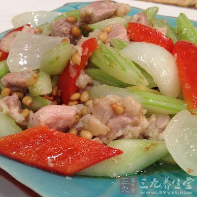 西芹炒雞丁