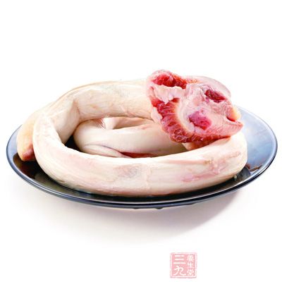 材料：新鮮的牛鞭500克