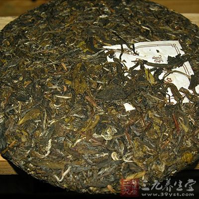 將豆沙餡與切成小丁的甘露栗子混合均勻,分成數等分備用 將豆沙餡與切成小丁的甘露栗子混合均勻,分成數等分備用