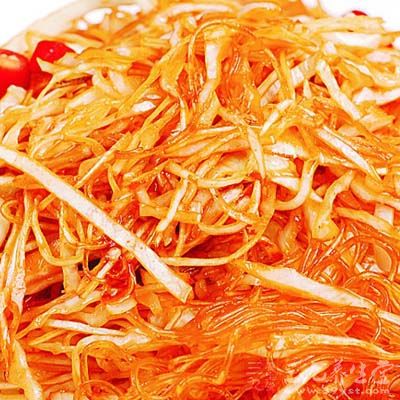 包菜炒粉絲材料：雞蛋、米粉絲、胡蘿卜、蔥頭、包菜