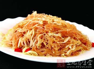 包菜炒粉絲材料：包菜、粉絲、姜、、蒜、辣椒、香油