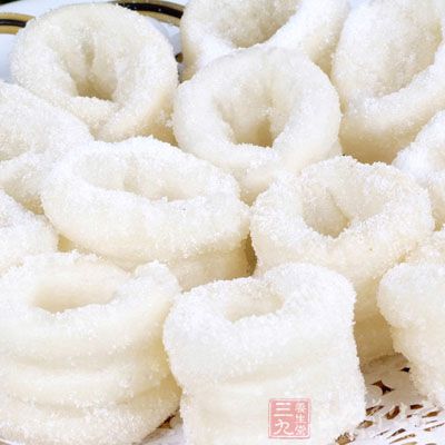 白糖糕第一步先將白糖倒入粘米粉內攪勻 白糖糕第一步先將白糖倒入粘米粉內攪勻